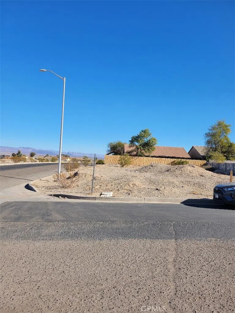 2207 Casa Loma Street Needles, CA 92363