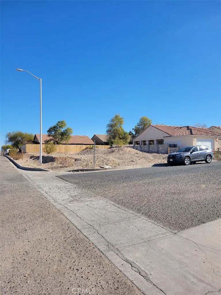 2207 Casa Loma Street Needles, CA 92363