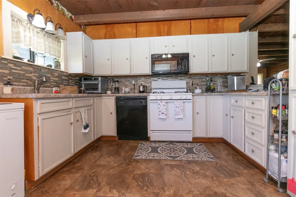 4723 CR 117 San Saba, TX 76877