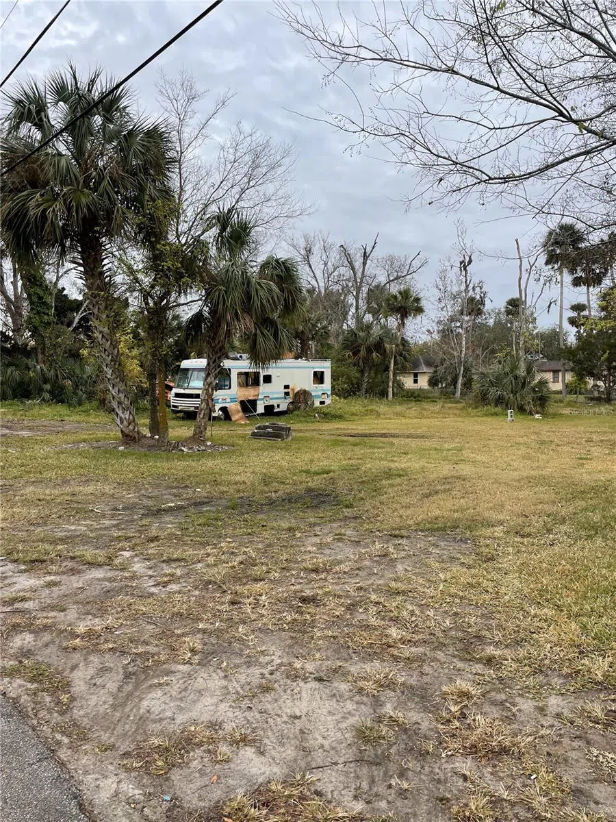 E SPRUCE STREET Daytona Beach, FL 32114