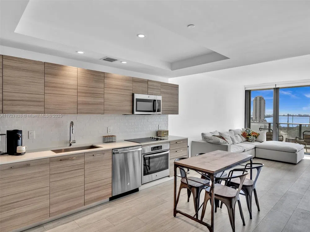 121 NE 34th St #1005 Miami, FL 33137
