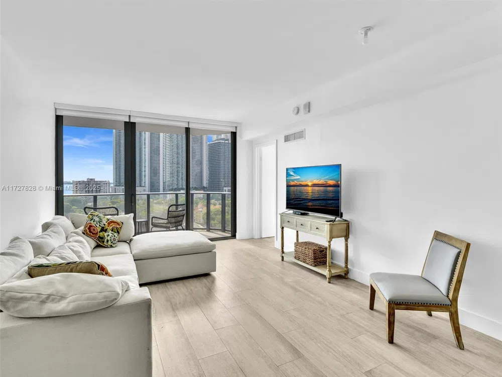 121 NE 34th St #1005 Miami, FL 33137