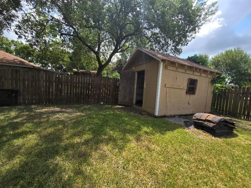 2410 Daffodil Street Highlands, TX 77562