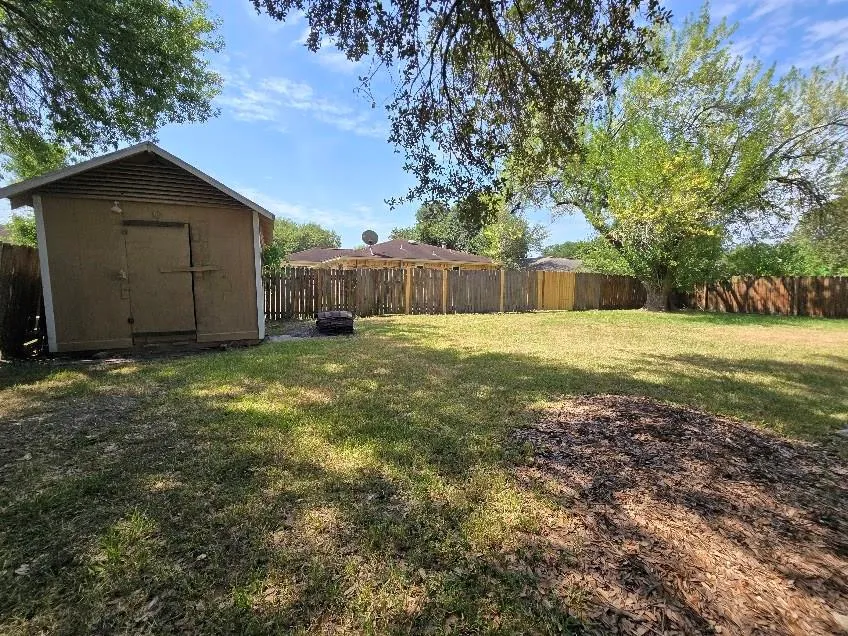 2410 Daffodil Street Highlands, TX 77562