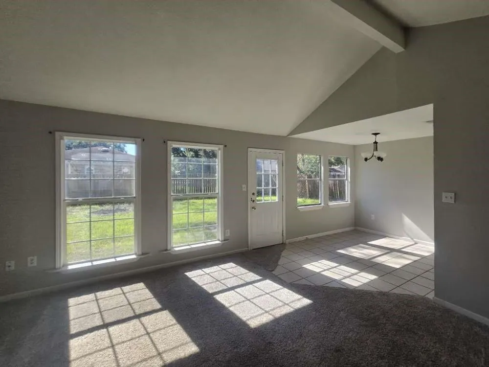 2410 Daffodil Street Highlands, TX 77562