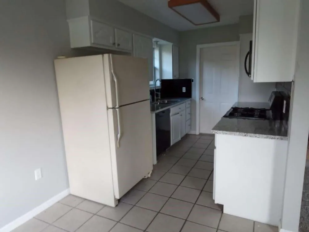 2410 Daffodil Street Highlands, TX 77562