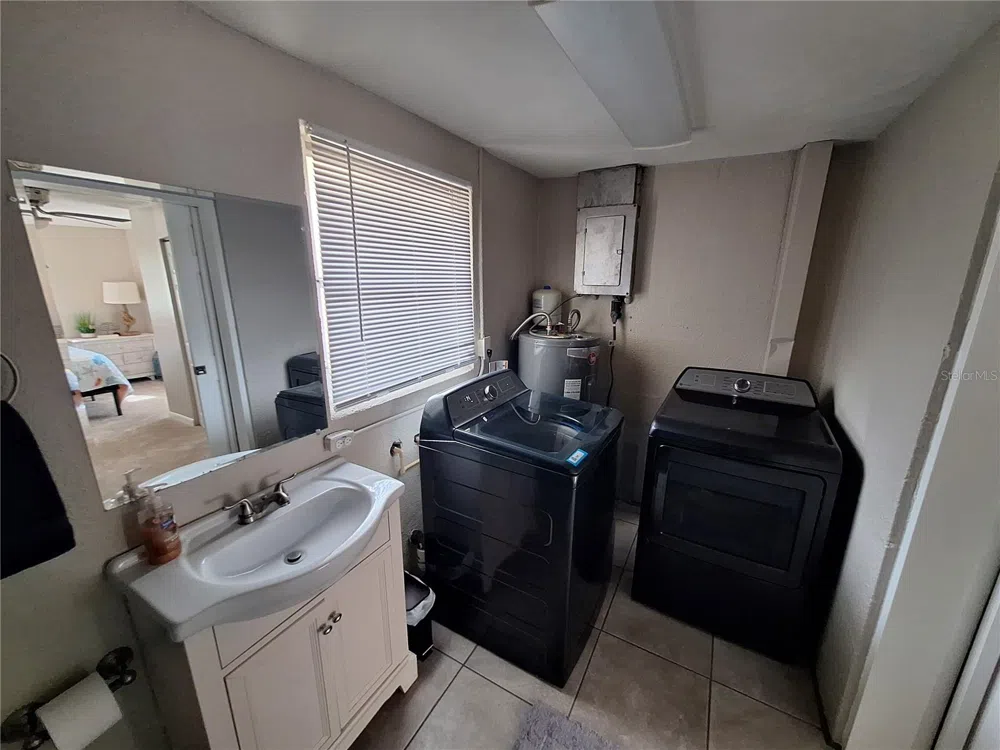 858 E 7TH STREET Englewood, FL 34223