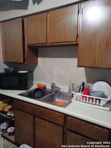 7535 WINDSOR OAKS San Antonio, TX 78239