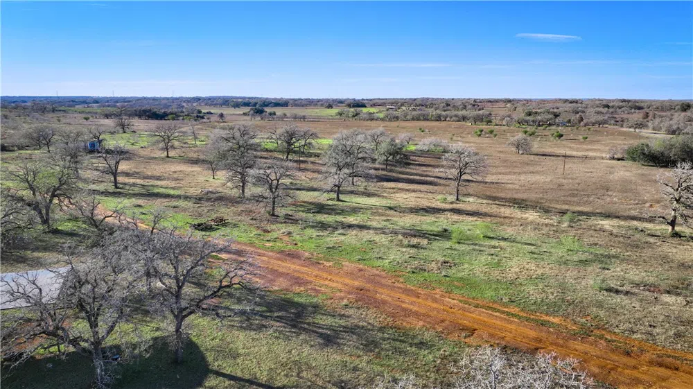 9912 FM 1681 Nixon, TX 78140