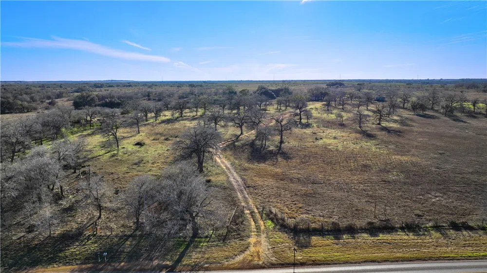 9912 FM 1681 Nixon, TX 78140