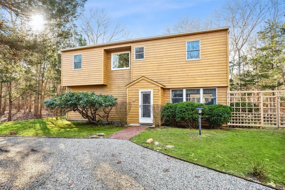 34 Underwood Drive East Hampton, NY 11937