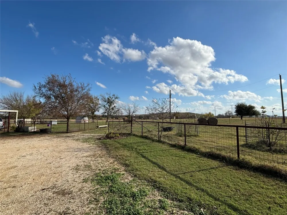 2401 County Road 130 Hutto, TX 78634