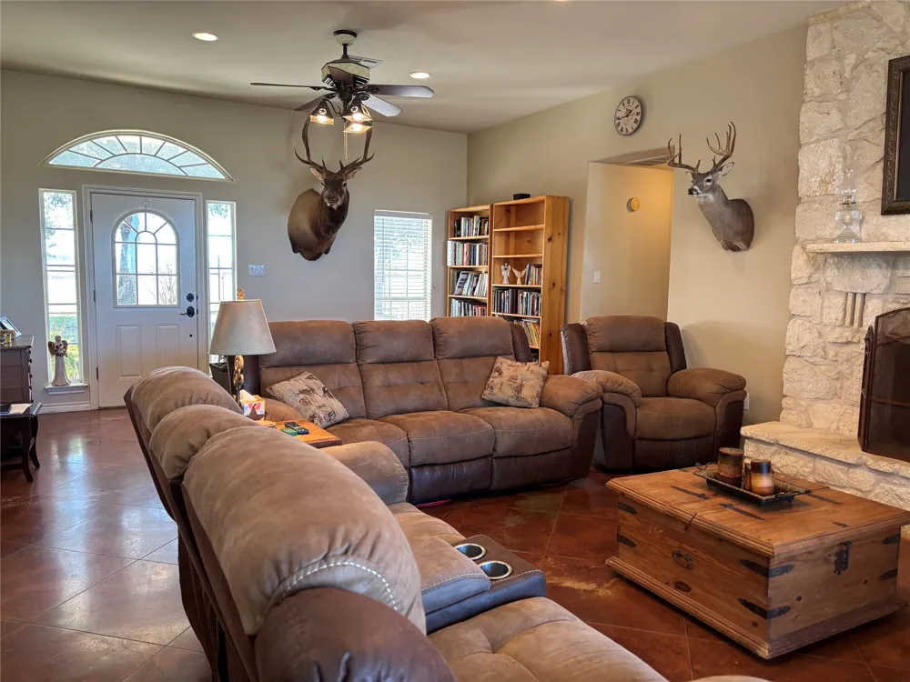 2401 County Road 130 Hutto, TX 78634