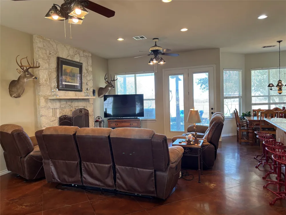 2401 County Road 130 Hutto, TX 78634