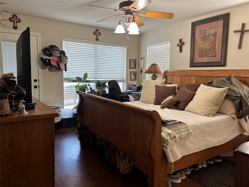 2401 County Road 130 Hutto, TX 78634