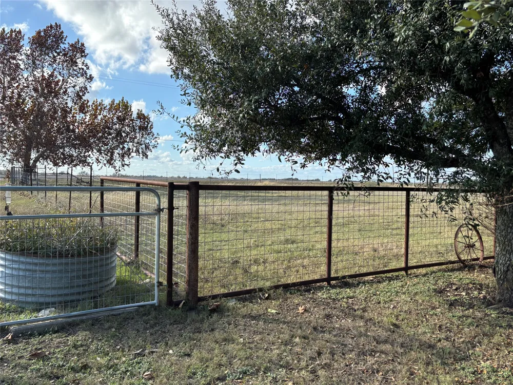 2401 County Road 130 Hutto, TX 78634