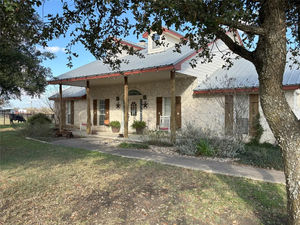 2401 County Road 130 Hutto, TX 78634