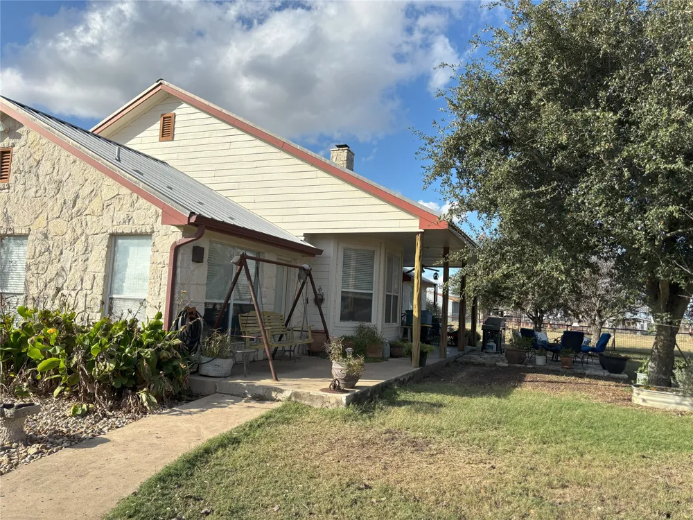 2401 County Road 130 Hutto, TX 78634