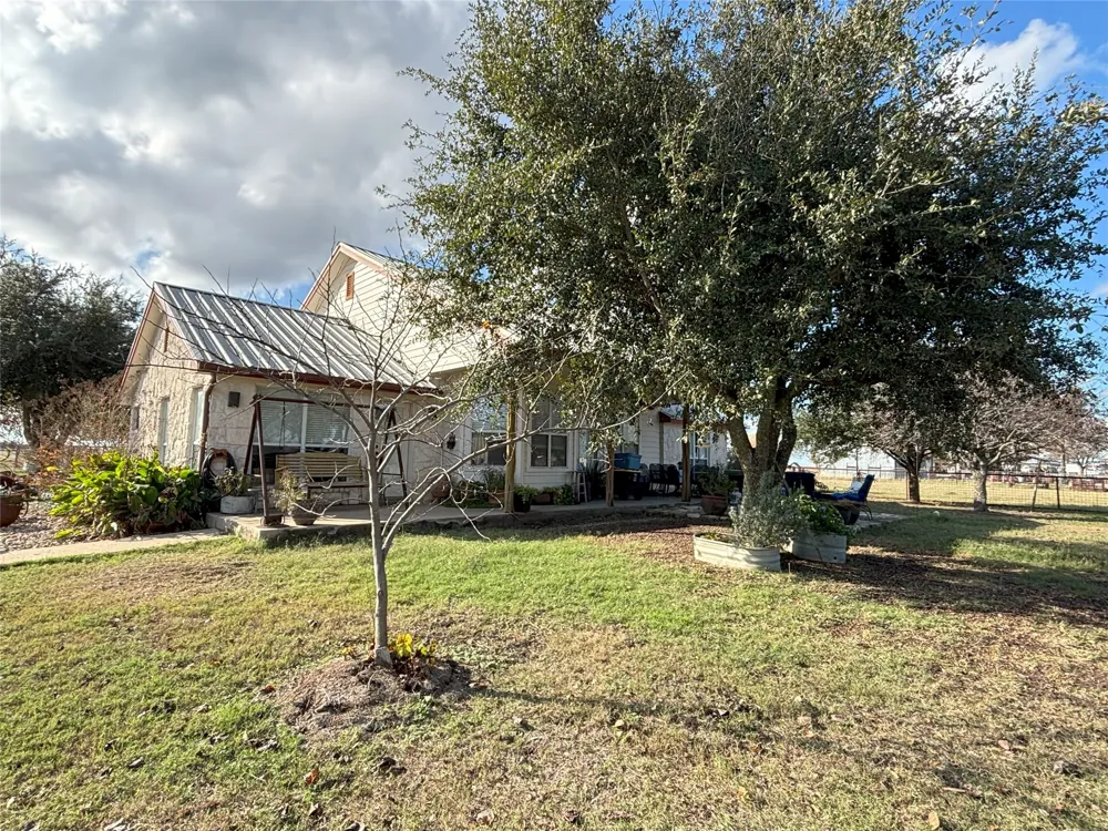2401 County Road 130 Hutto, TX 78634