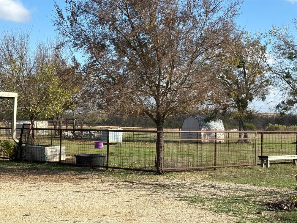 2401 County Road 130 Hutto, TX 78634