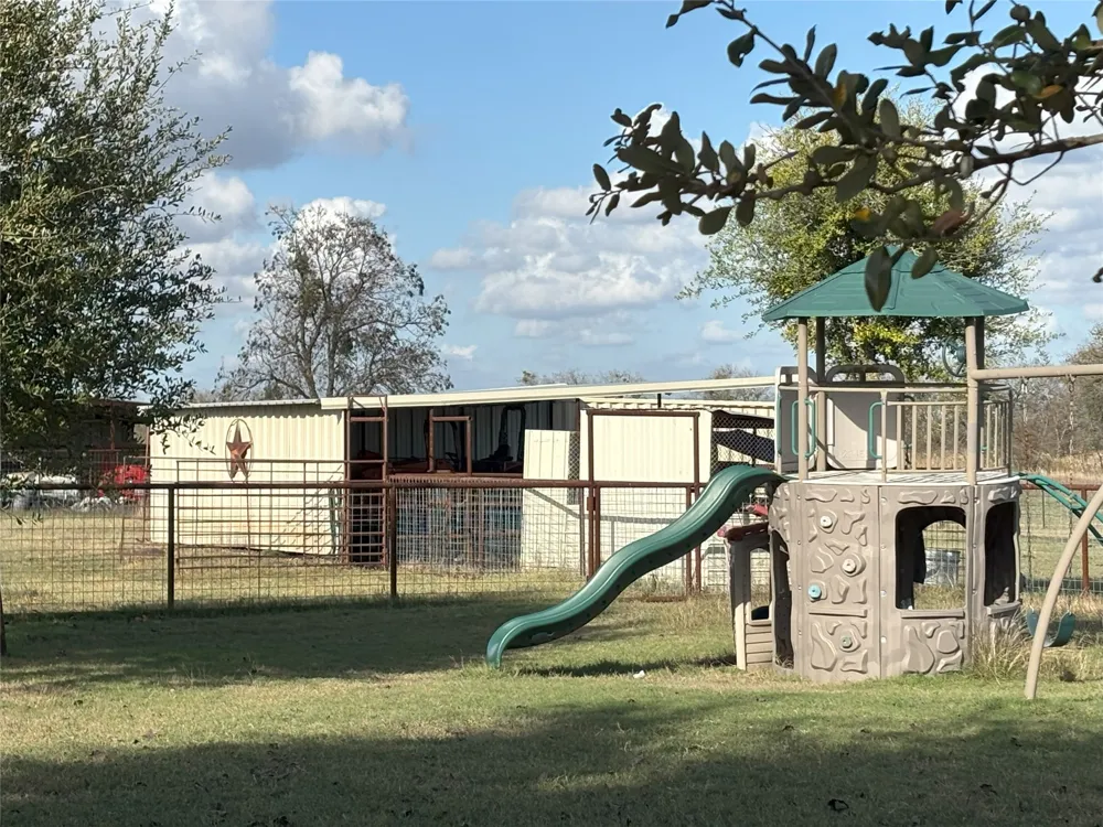 2401 County Road 130 Hutto, TX 78634