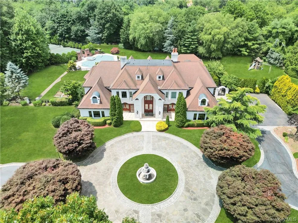 4 Old Wagon Lane Old Westbury, NY 11568