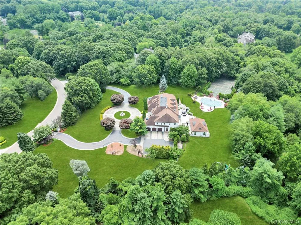 4 Old Wagon Lane Old Westbury, NY 11568