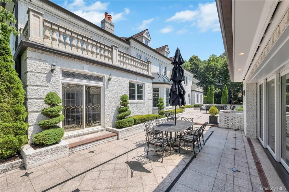 4 Old Wagon Lane Old Westbury, NY 11568