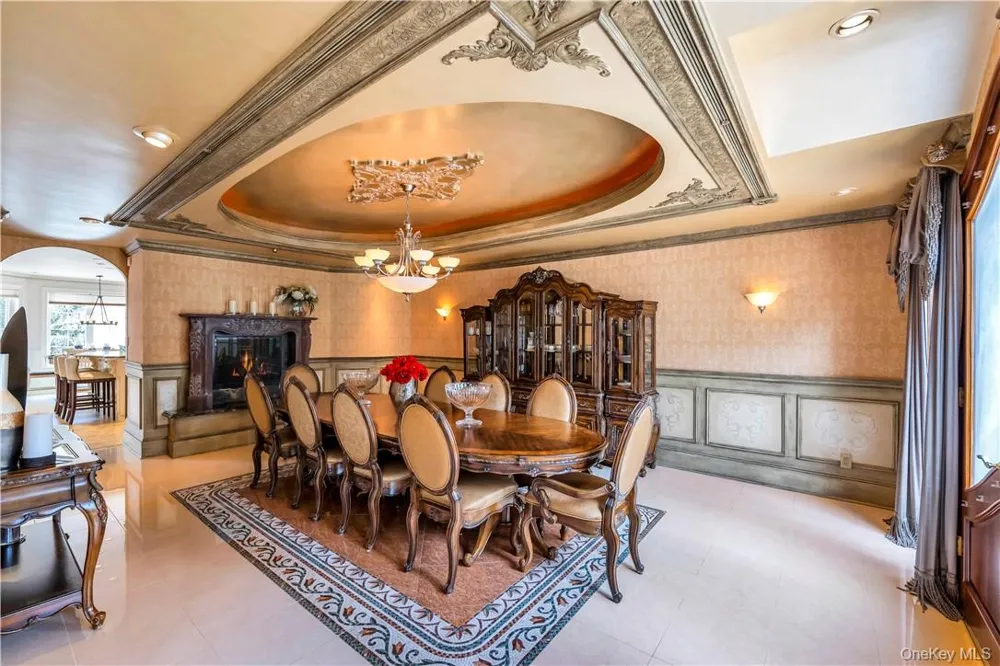 4 Old Wagon Lane Old Westbury, NY 11568