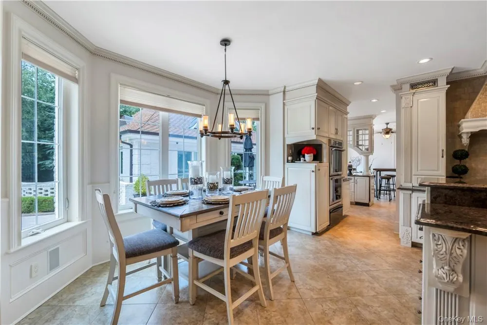4 Old Wagon Lane Old Westbury, NY 11568