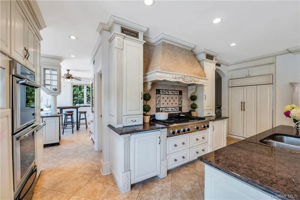 4 Old Wagon Lane Old Westbury, NY 11568