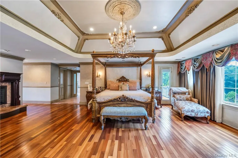 4 Old Wagon Lane Old Westbury, NY 11568