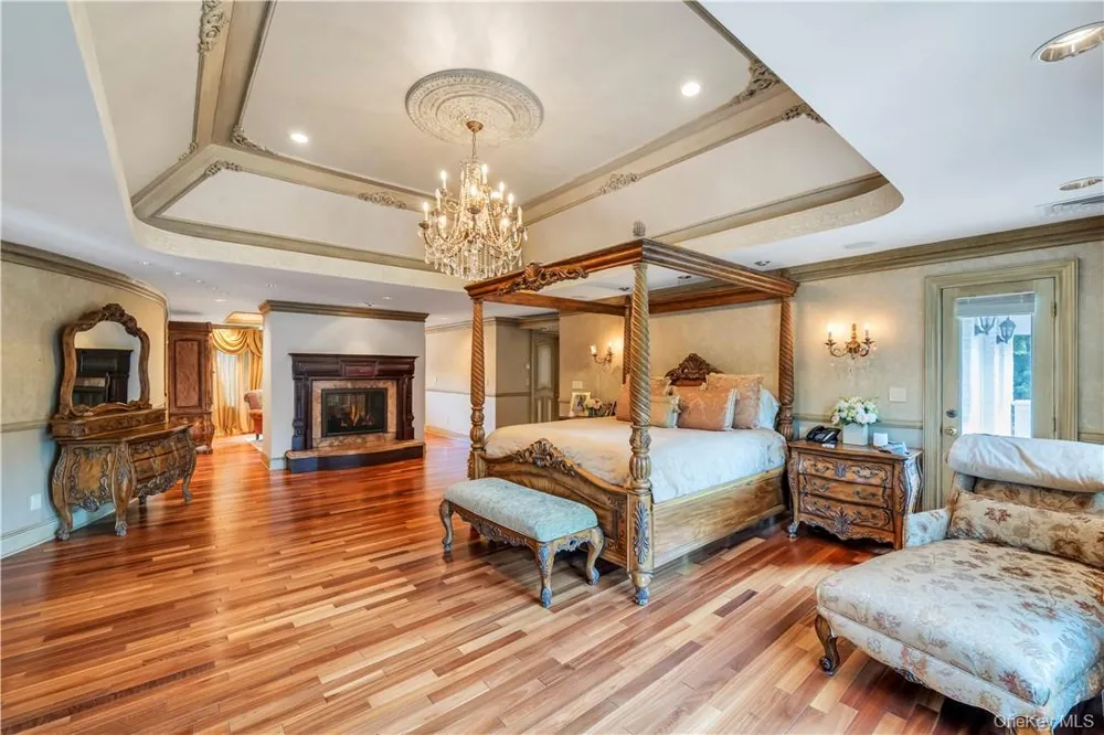 4 Old Wagon Lane Old Westbury, NY 11568