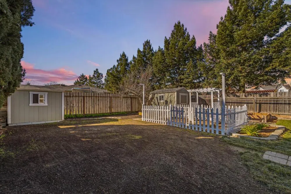 33 Stewart Avenue Freedom, CA 95019