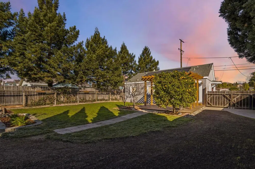 33 Stewart Avenue Freedom, CA 95019