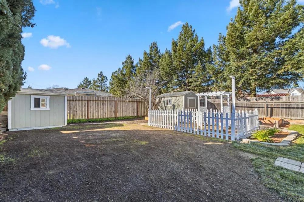 33 Stewart Avenue Freedom, CA 95019