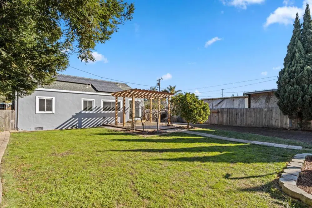 33 Stewart Avenue Freedom, CA 95019
