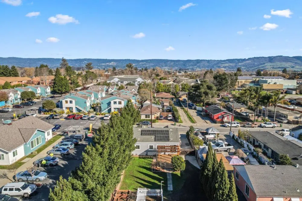 33 Stewart Avenue Freedom, CA 95019