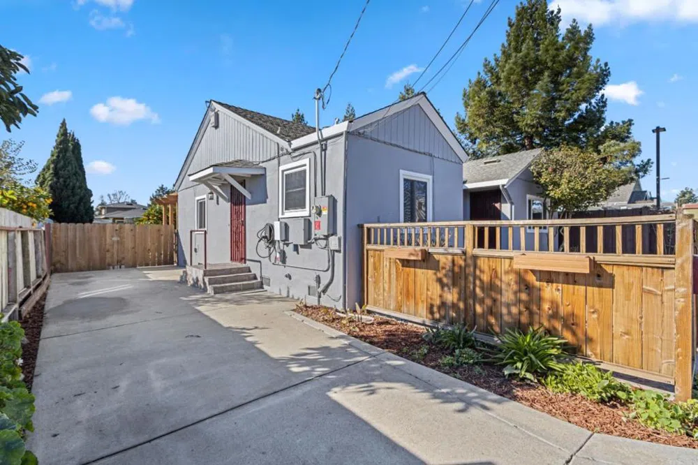 33 Stewart Avenue Freedom, CA 95019