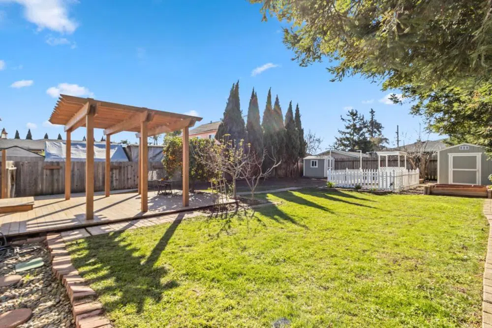 33 Stewart Avenue Freedom, CA 95019