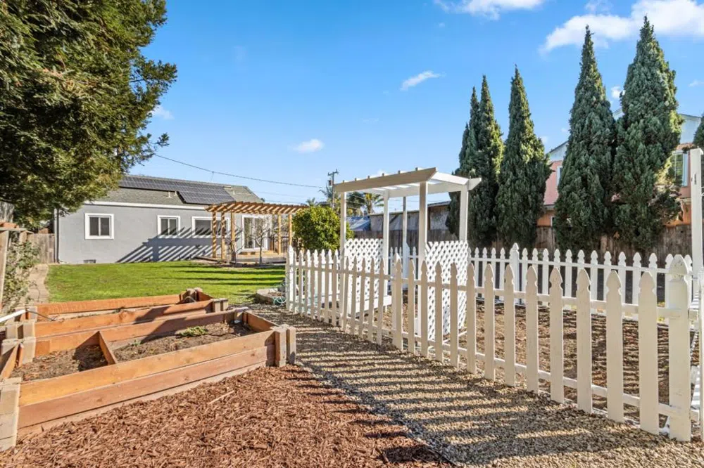 33 Stewart Avenue Freedom, CA 95019