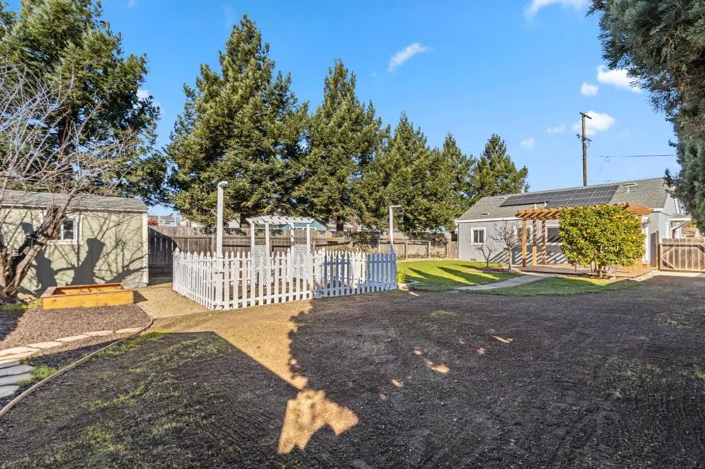 33 Stewart Avenue Freedom, CA 95019