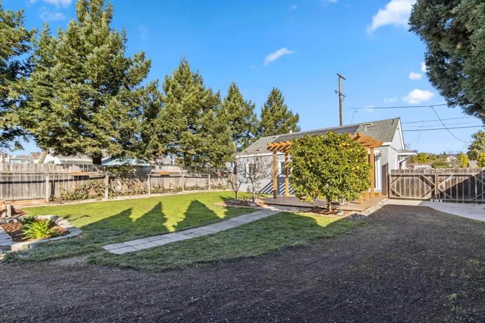 33 Stewart Avenue Freedom, CA 95019