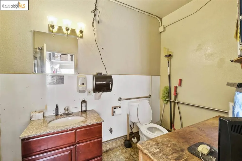 7475 Bancroft Ave Oakland, CA 94605
