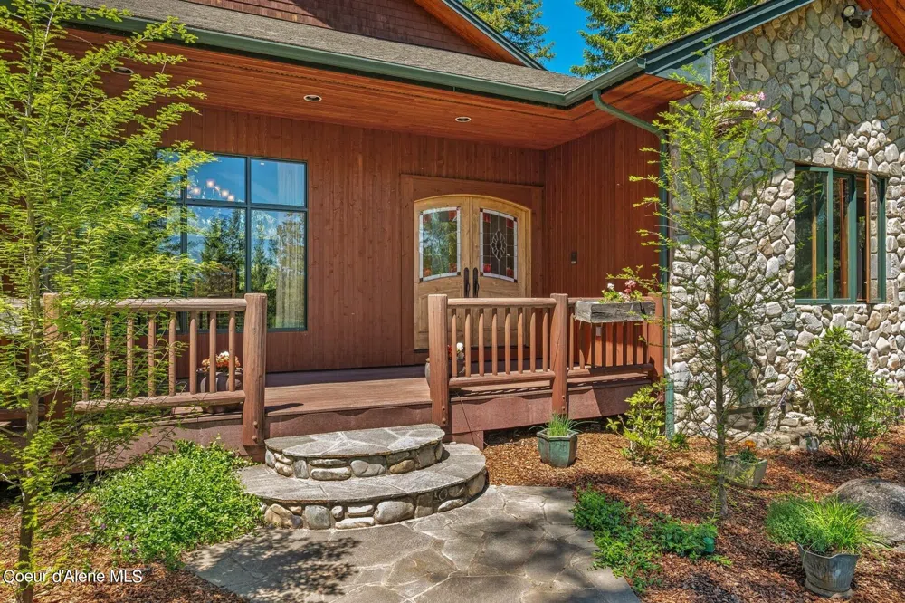 526 Roop Road Cocolalla, ID 83813