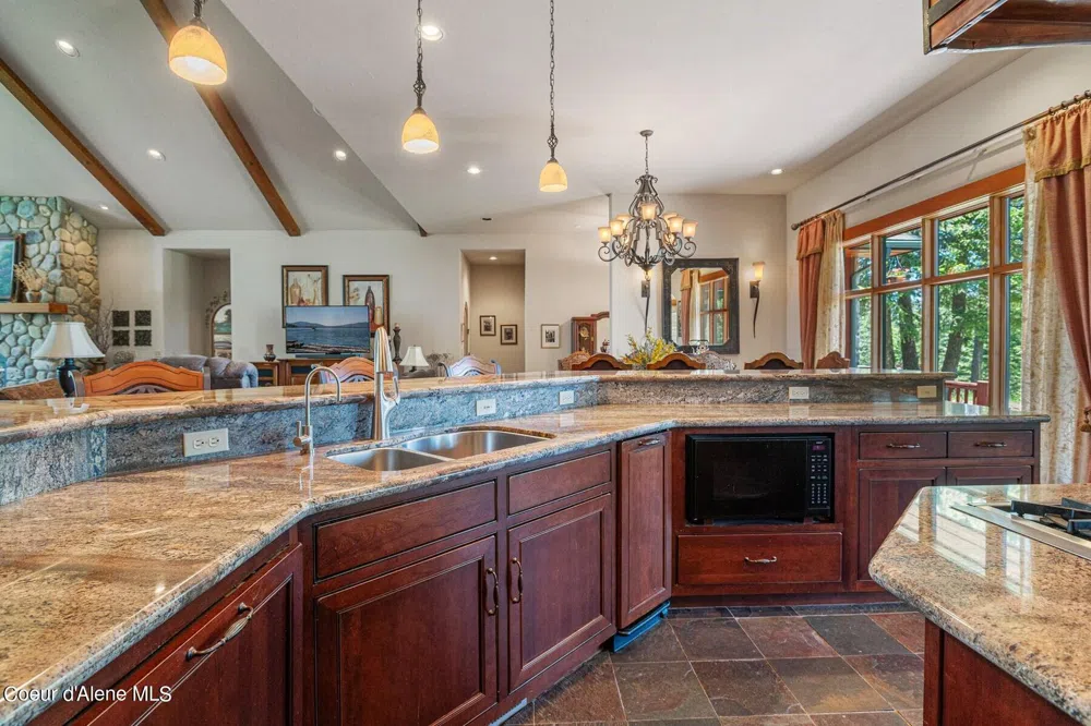 526 Roop Road Cocolalla, ID 83813