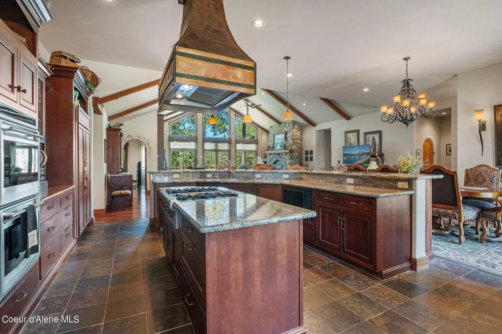 526 Roop Road Cocolalla, ID 83813