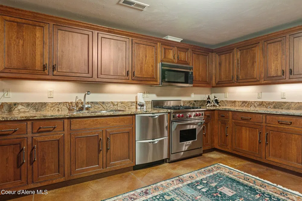 526 Roop Road Cocolalla, ID 83813