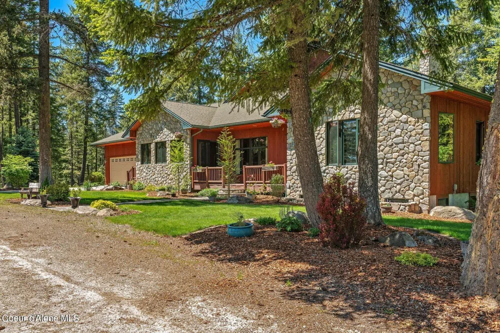 526 Roop Road Cocolalla, ID 83813