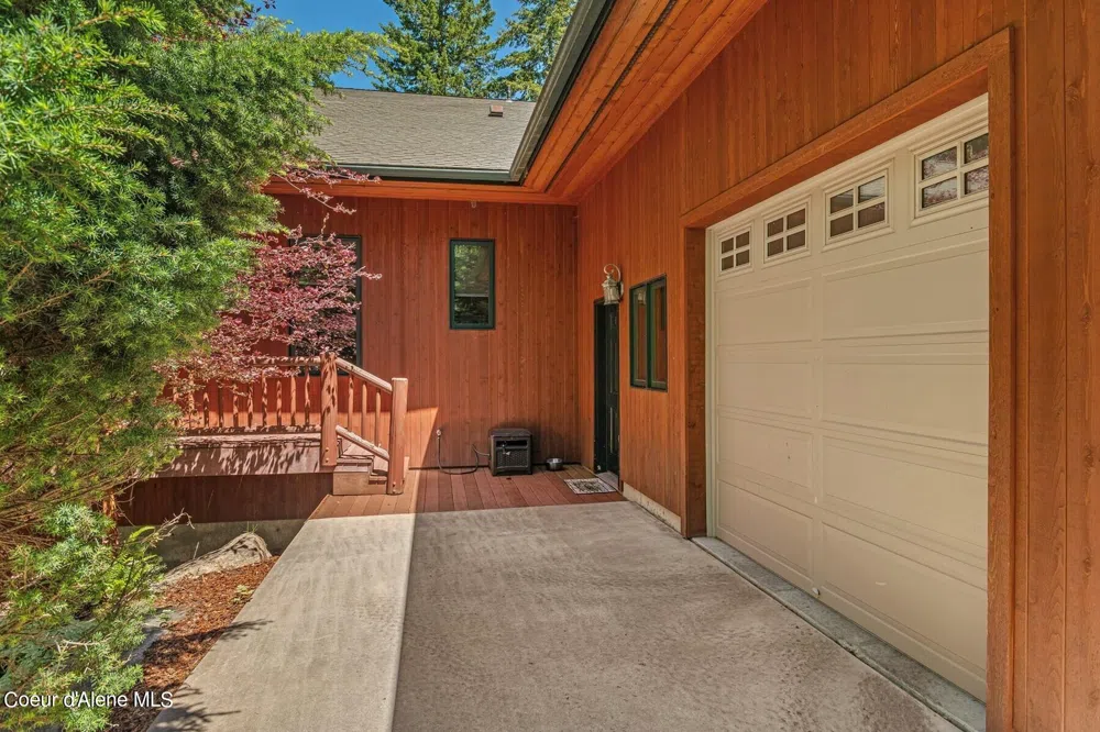 526 Roop Road Cocolalla, ID 83813